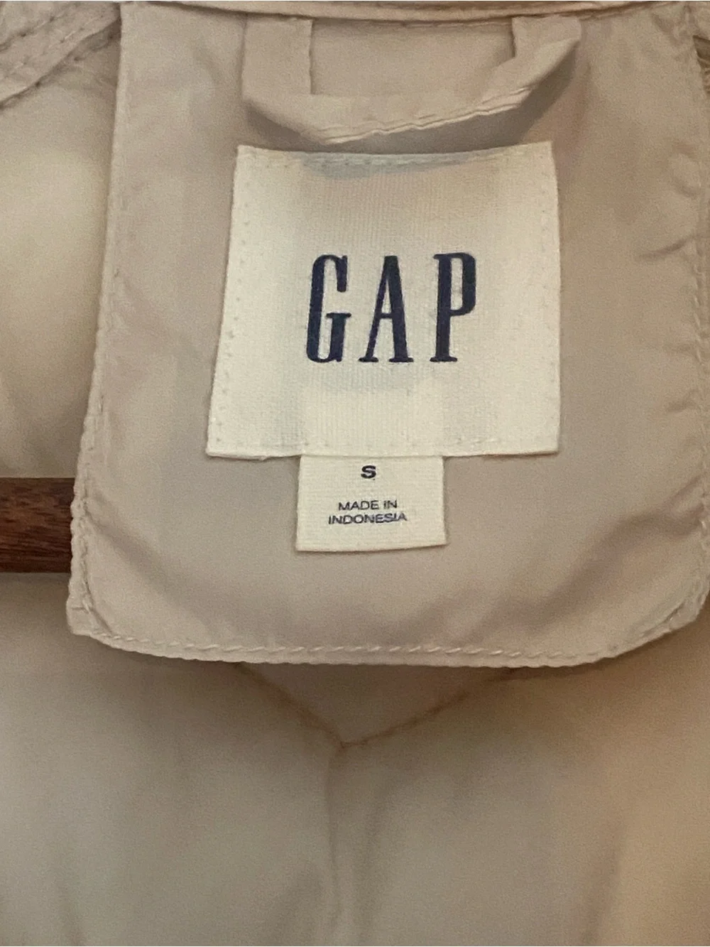 GAP Primaloft Cream/White Sleeveless Puffer Size Women’s Small EUC